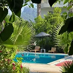 Kiris Garden Hotel *