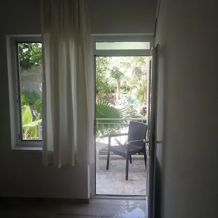 Kiris Garden Hotel *