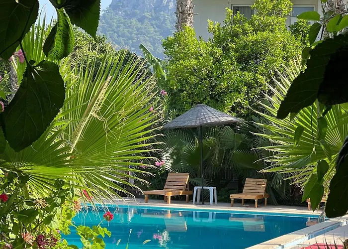 Kiris Garden Hotel *