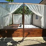 Отель Kiris Garden
